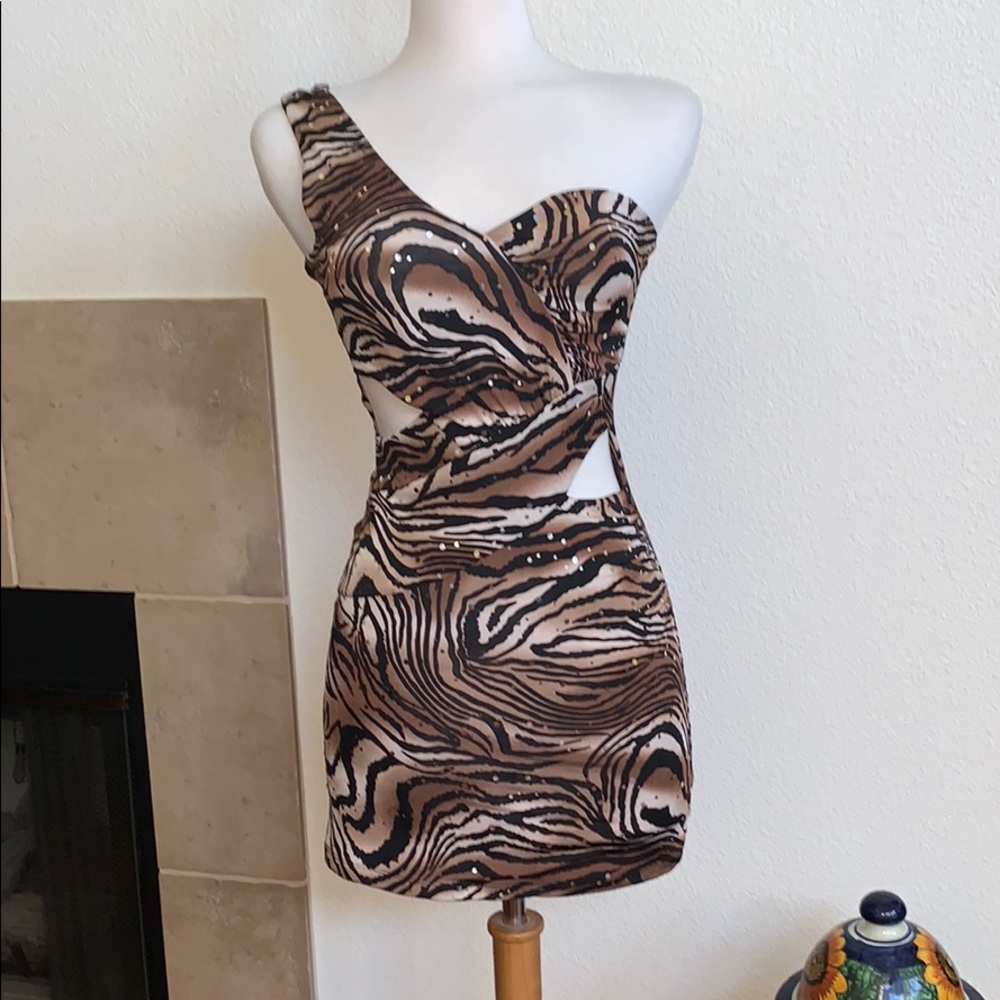 ARDEN B. BEAUTIFUL ONE SHOULDER DRESS